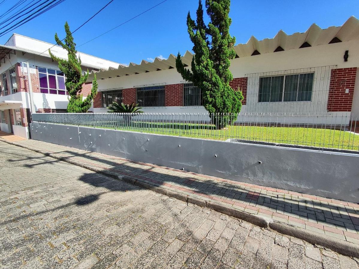 Villa Bilac - Studios Proximo A Vila Germanica Bairro Da Velha ブルメナウ エクステリア 写真