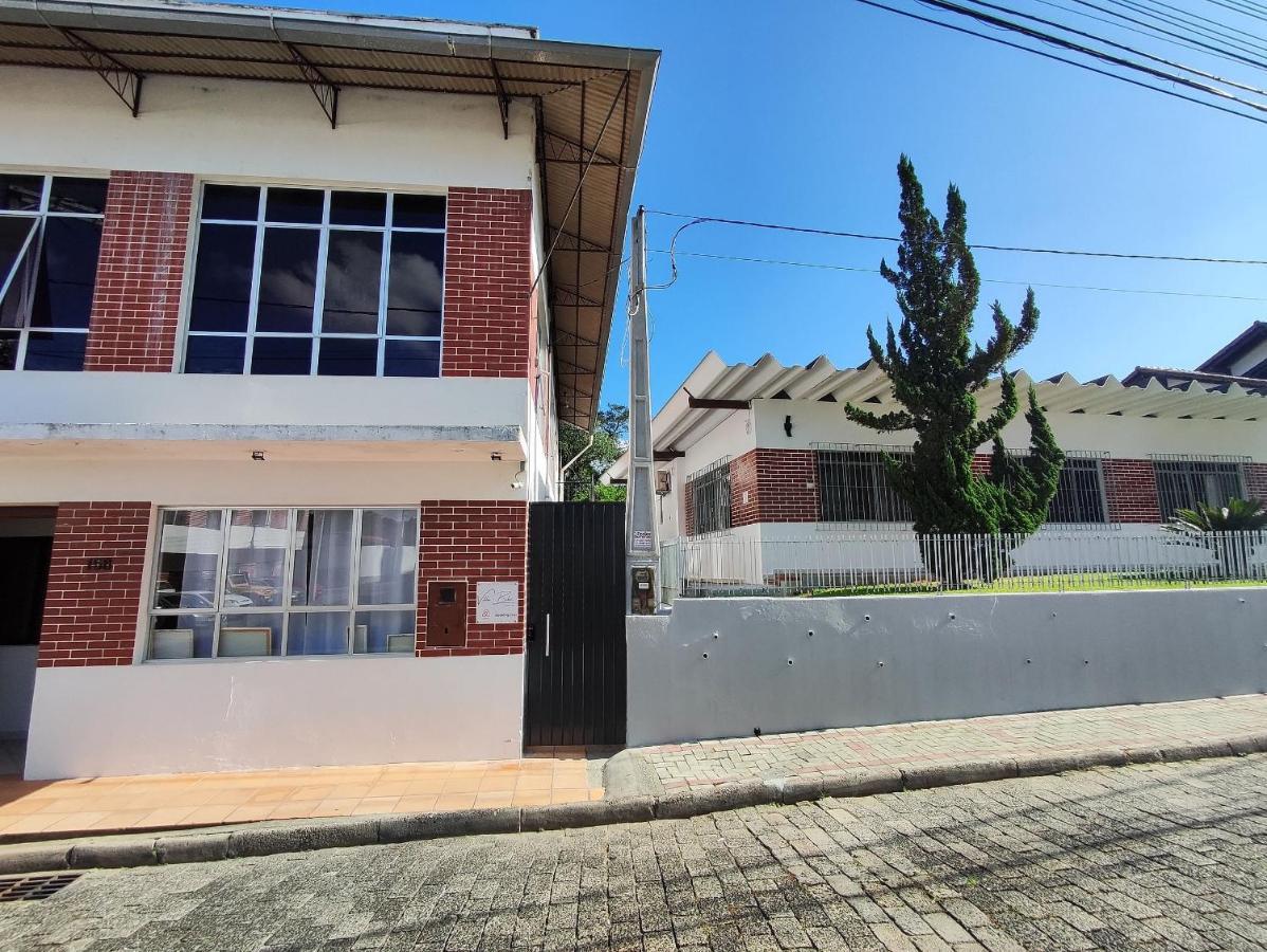 Villa Bilac - Studios Proximo A Vila Germanica Bairro Da Velha ブルメナウ エクステリア 写真